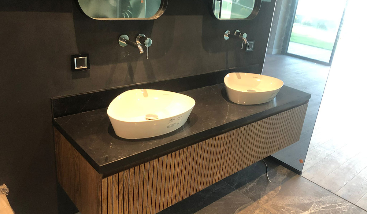 Ayvalık Doğal Ahşap Kaplamalı Banyo Tasarımı
