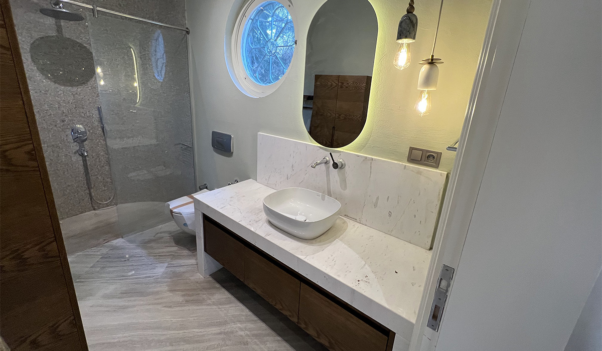 Ayvalık Özel Üretim Ahşap Banyo Dolabı