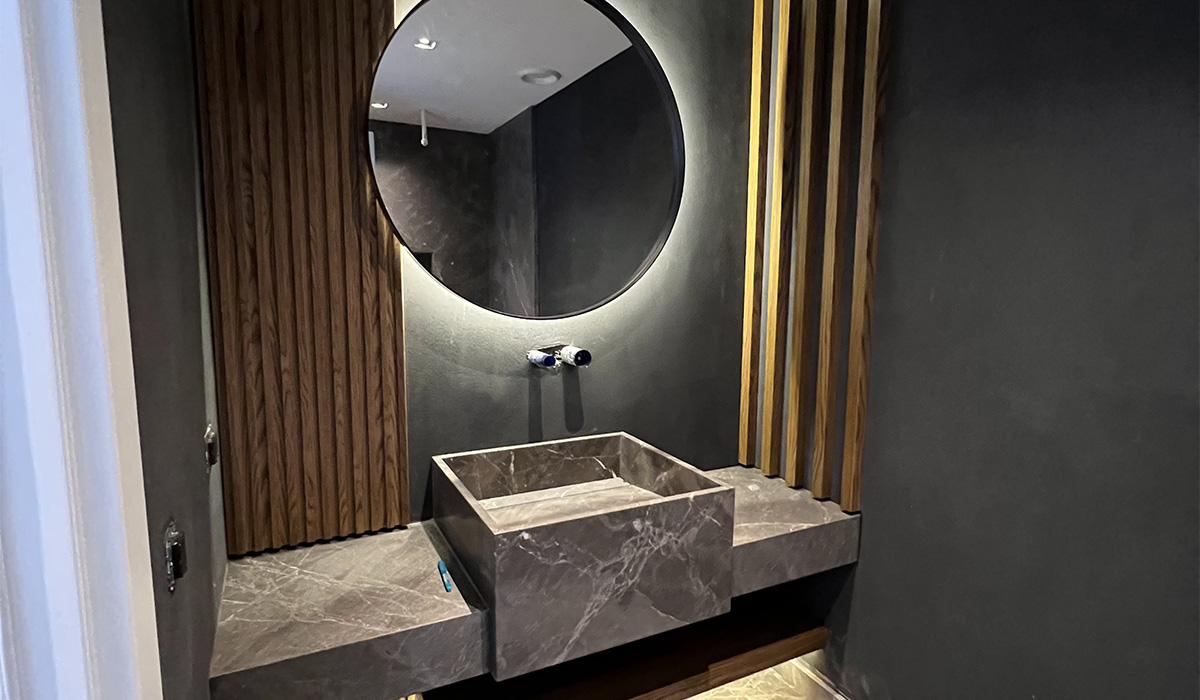Yalıkavak Doğal Ahşap Kaplama Banyo Tasarımı