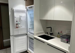 Acıbadem Akrilik Kapaklı Çamaşır Yardımcı Odası