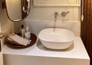 Ayvalık Ahşap Kaplamalı Banyo Tasarımı