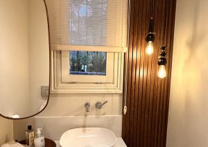 Ayvalık Ahşap Kaplamalı Banyo Tasarımı