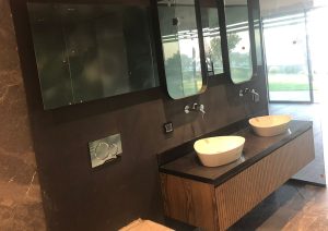 Ayvalık Doğal Ahşap Kaplamalı Banyo Tasarımı