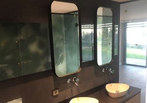 Ayvalık Doğal Ahşap Kaplamalı Banyo Tasarımı