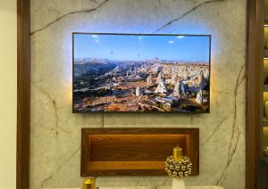 Doğal Ahşap Kaplama TV Ünitesi