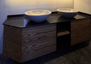Reşadiye Doğal Ahşap Kaplama Çift Lavabolu Banyo