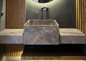 Yalıkavak Doğal Ahşap Kaplama Banyo Tasarımı